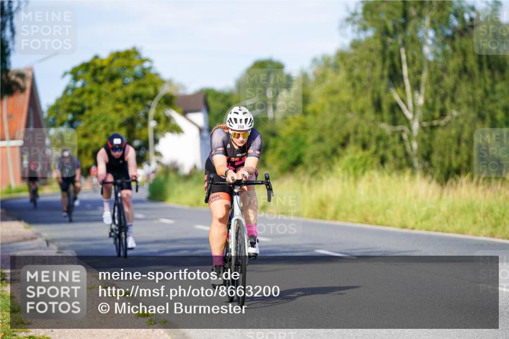 31.08.2025 - Elbe Triathlon Hamburg Michael Burmester http://msf.ph/oto/8663200 31.08.2025 09:15:00 Radfahren 280, 354, 361, 431 meine-sportfotos.de
