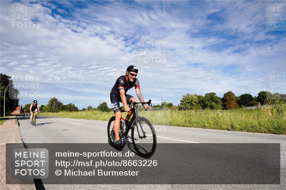 31.08.2025 - Elbe Triathlon Hamburg Michael Burmester http://msf.ph/oto/8663226 31.08.2025 09:34:16 Radfahren 297, 342, 612, 710 meine-sportfotos.de