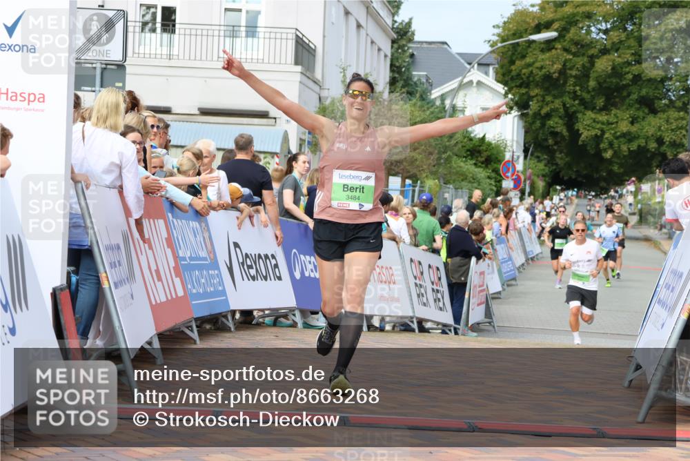 31.08.2025 - 21. Blankeneser Heldenlauf Strokosch-Dieckow http://msf.ph/oto/8663268 31.08.2025 11:02:22 Ziel 3172, 3700, 3484 meine-sportfotos.de