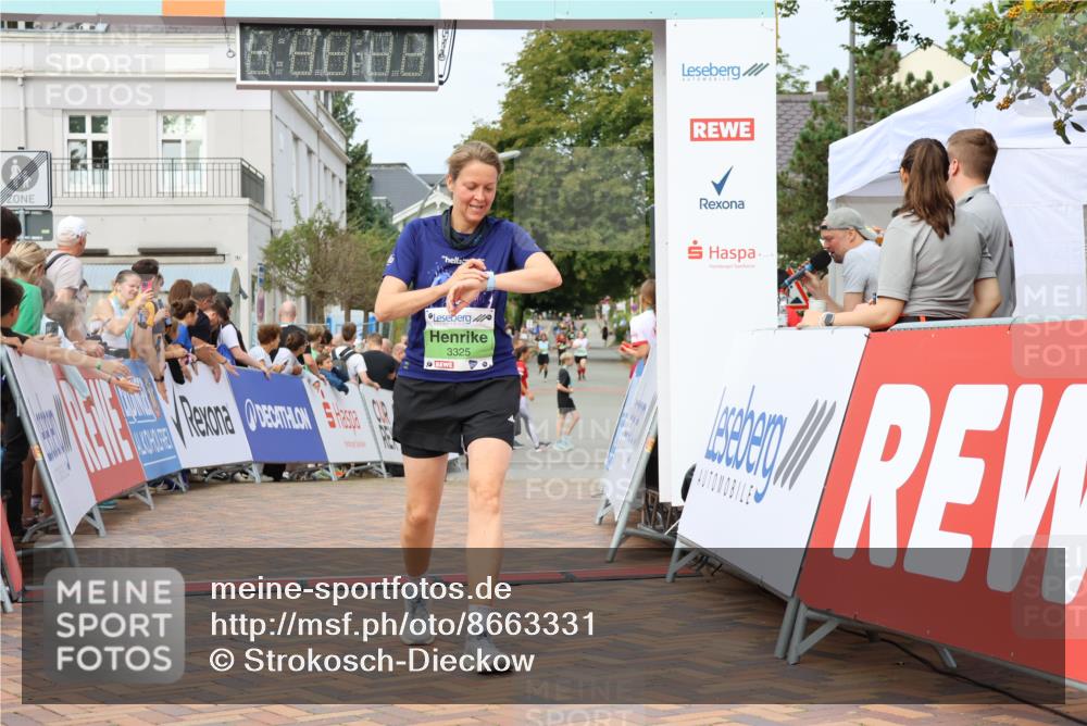 31.08.2025 - 21. Blankeneser Heldenlauf Strokosch-Dieckow http://msf.ph/oto/8663331 31.08.2025 11:20:53 Ziel 3167, 3257, 3325 meine-sportfotos.de
