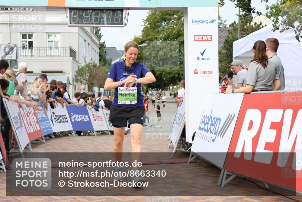 31.08.2025 - 21. Blankeneser Heldenlauf Strokosch-Dieckow http://msf.ph/oto/8663340 31.08.2025 11:20:53 Ziel 3167, 3257, 3325 meine-sportfotos.de