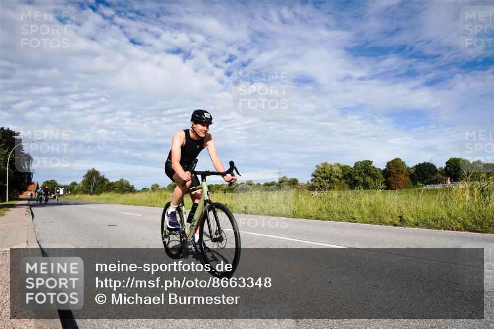 31.08.2025 - Elbe Triathlon Hamburg Michael Burmester http://msf.ph/oto/8663348 31.08.2025 09:36:14 Radfahren 327, 372, 390, 483, 561, 744, 761 meine-sportfotos.de