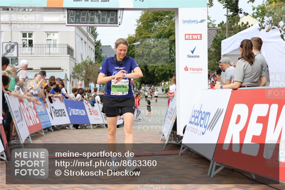 31.08.2025 - 21. Blankeneser Heldenlauf Strokosch-Dieckow http://msf.ph/oto/8663360 31.08.2025 11:20:53 Ziel 3167, 3257, 3325 meine-sportfotos.de