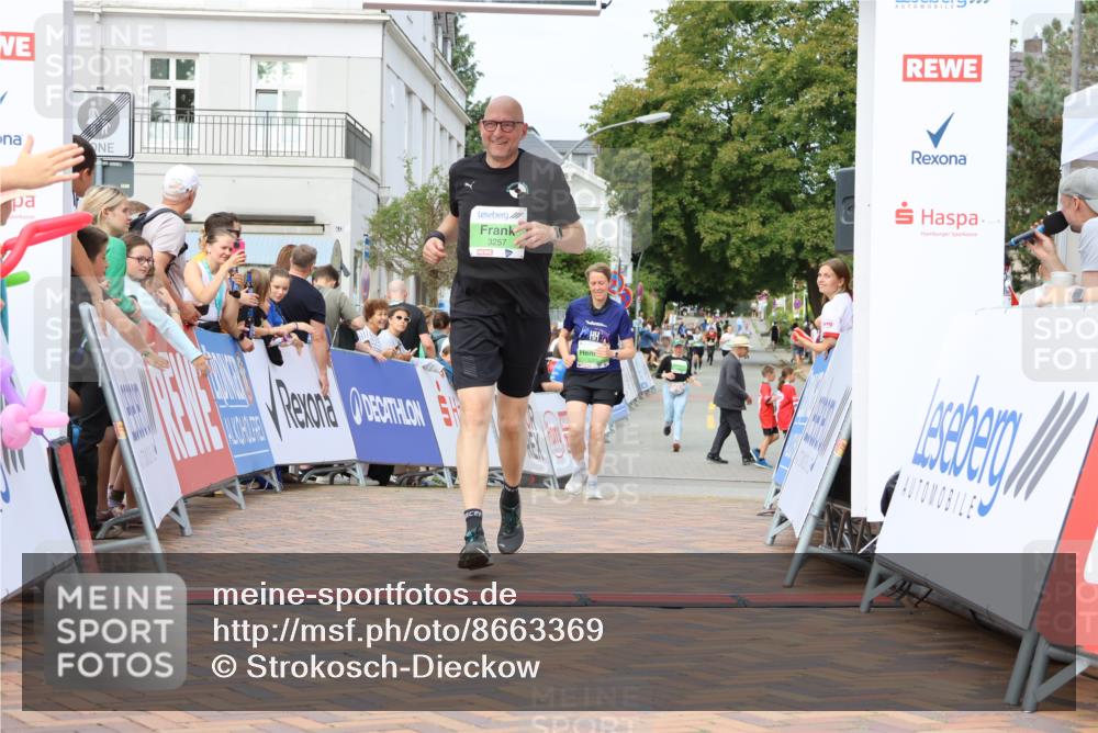 31.08.2025 - 21. Blankeneser Heldenlauf Strokosch-Dieckow http://msf.ph/oto/8663369 31.08.2025 11:20:48 Ziel 3184, 3179, 3257, 3325 meine-sportfotos.de