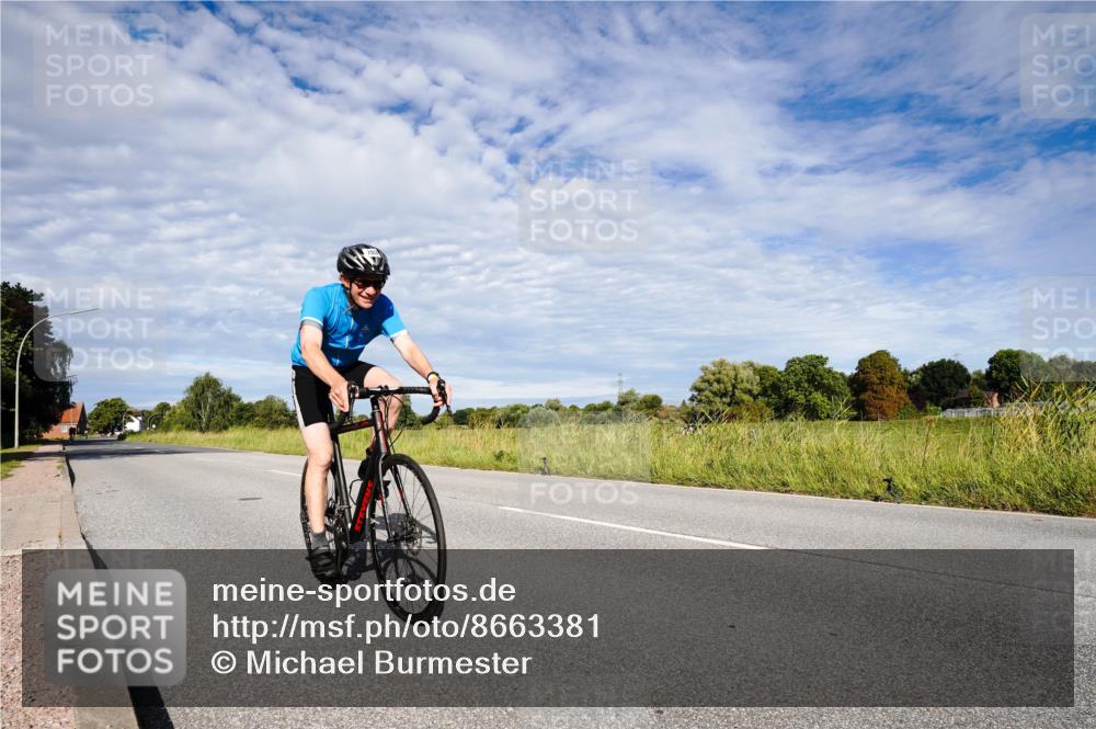 31.08.2025 - Elbe Triathlon Hamburg Michael Burmester http://msf.ph/oto/8663381 31.08.2025 09:36:47 Radfahren 300, 429, 651, 703 meine-sportfotos.de