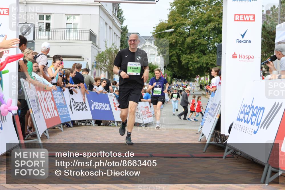 31.08.2025 - 21. Blankeneser Heldenlauf Strokosch-Dieckow http://msf.ph/oto/8663405 31.08.2025 11:20:48 Ziel 3184, 3179, 3257, 3325 meine-sportfotos.de