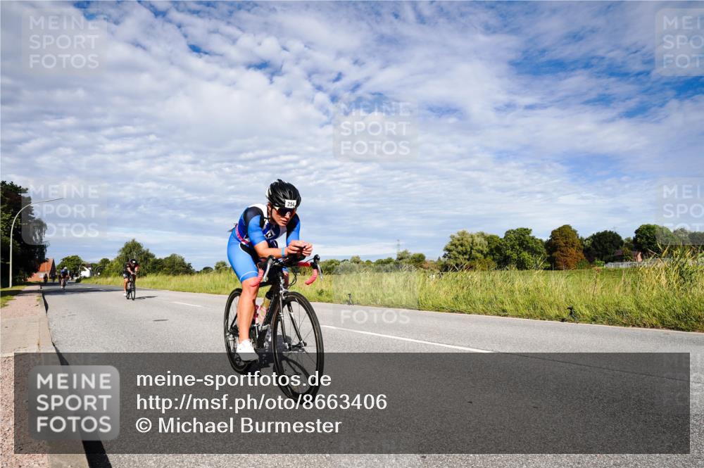 31.08.2025 - Elbe Triathlon Hamburg Michael Burmester http://msf.ph/oto/8663406 31.08.2025 09:37:15 Radfahren 254, 325, 557, 626, 638, 677 meine-sportfotos.de