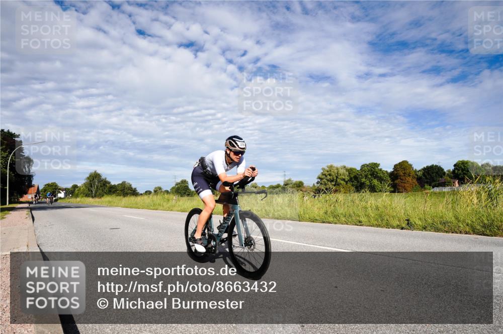 31.08.2025 - Elbe Triathlon Hamburg Michael Burmester http://msf.ph/oto/8663432 31.08.2025 09:37:35 Radfahren 270, 386, 389, 543, 575, 690, 925 meine-sportfotos.de