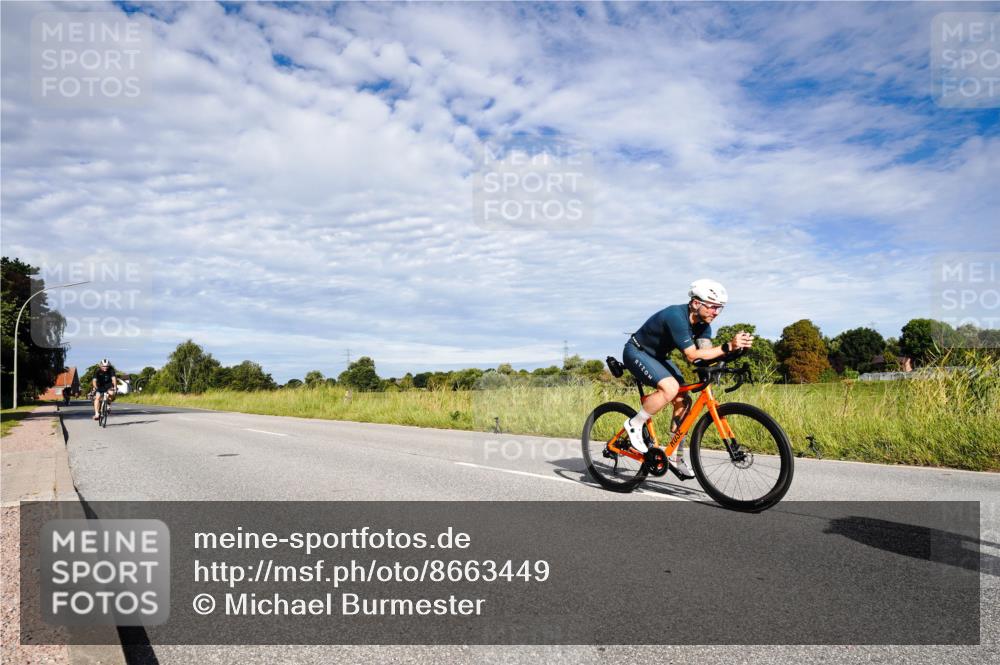 31.08.2025 - Elbe Triathlon Hamburg Michael Burmester http://msf.ph/oto/8663449 31.08.2025 09:37:52 Radfahren 351, 371, 379, 435, 456, 512, 597, 768 meine-sportfotos.de