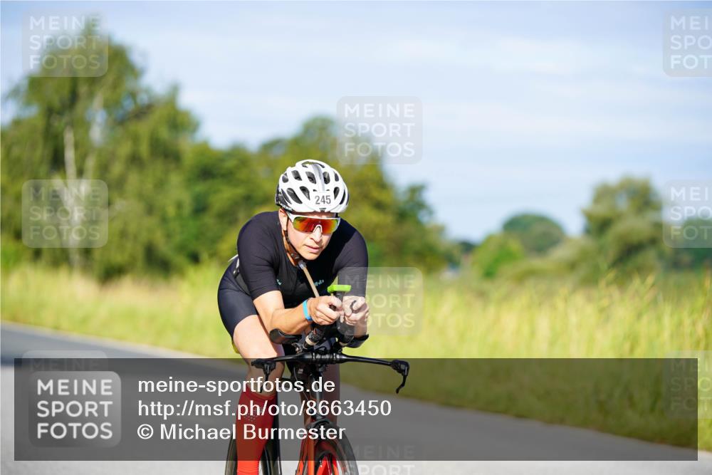 31.08.2025 - Elbe Triathlon Hamburg Michael Burmester http://msf.ph/oto/8663450 31.08.2025 09:17:07 Radfahren 196, 225, 245, 297 meine-sportfotos.de