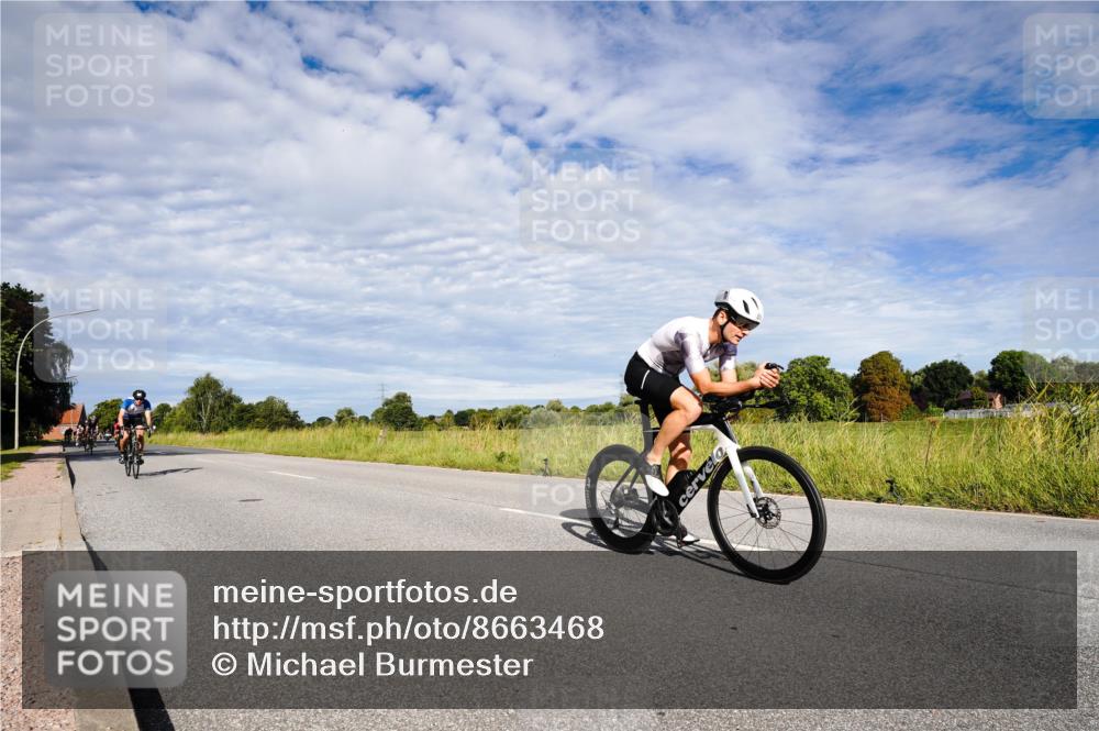 31.08.2025 - Elbe Triathlon Hamburg Michael Burmester http://msf.ph/oto/8663468 31.08.2025 09:38:04 Radfahren 252, 304, 335, 370, 391, 403, 405, 551, 554, 854, 895 meine-sportfotos.de