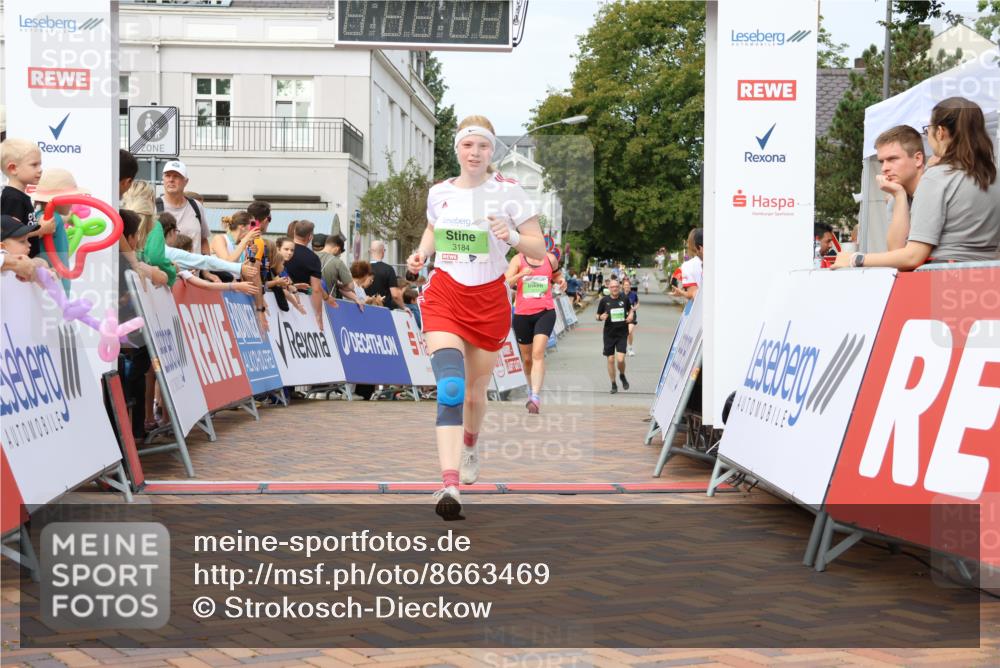 31.08.2025 - 21. Blankeneser Heldenlauf Strokosch-Dieckow http://msf.ph/oto/8663469 31.08.2025 11:20:40 Ziel 3184, 3179 meine-sportfotos.de