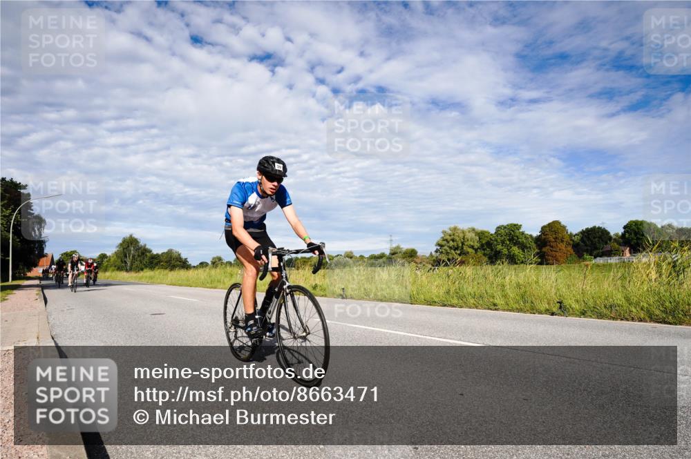31.08.2025 - Elbe Triathlon Hamburg Michael Burmester http://msf.ph/oto/8663471 31.08.2025 09:38:05 Radfahren 252, 304, 335, 370, 391, 403, 405, 551, 554, 854, 895 meine-sportfotos.de