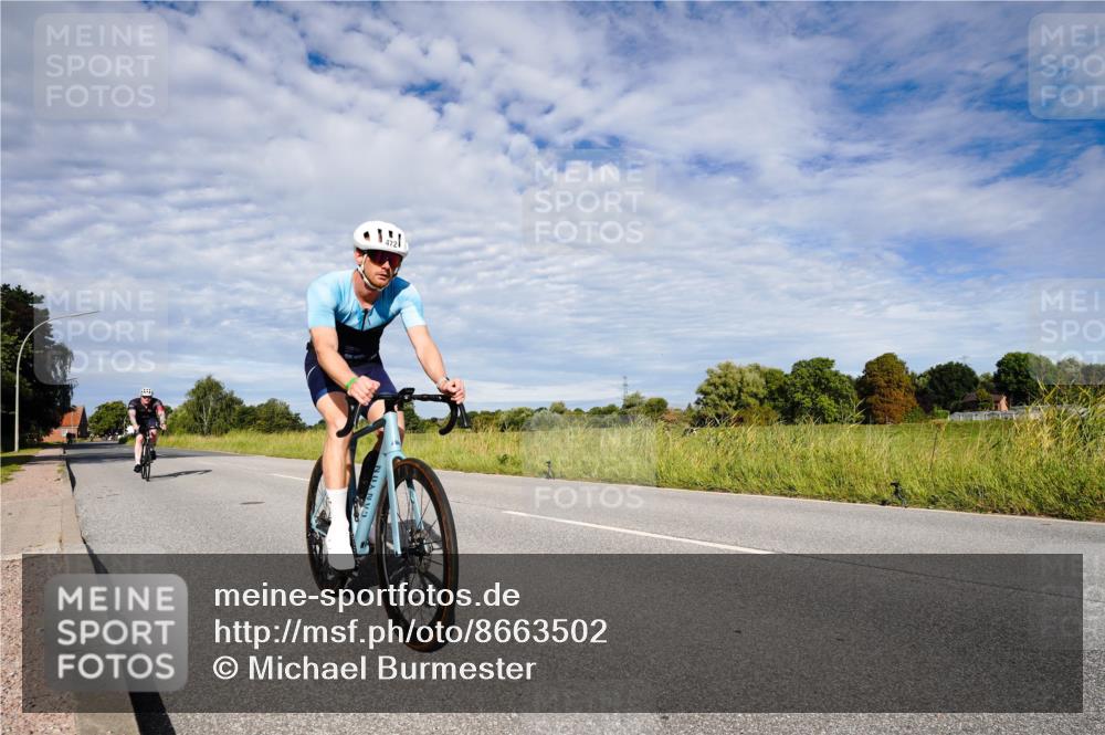 31.08.2025 - Elbe Triathlon Hamburg Michael Burmester http://msf.ph/oto/8663502 31.08.2025 09:38:21 Radfahren 402, 472, 524, 699 meine-sportfotos.de