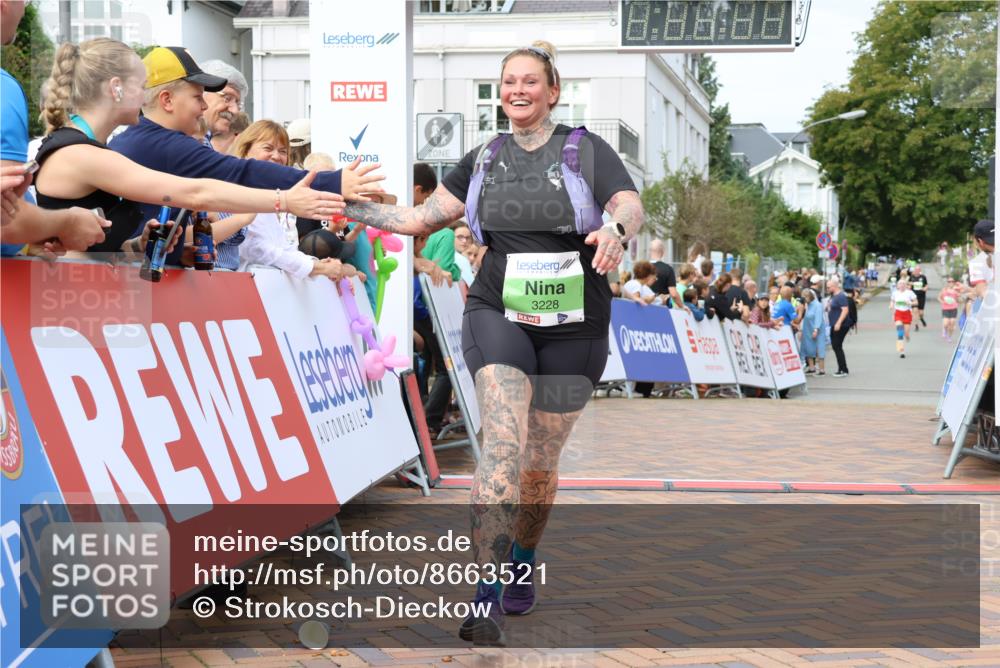 31.08.2025 - 21. Blankeneser Heldenlauf Strokosch-Dieckow http://msf.ph/oto/8663521 31.08.2025 11:20:31 Ziel 3040, 3237, 3228 meine-sportfotos.de