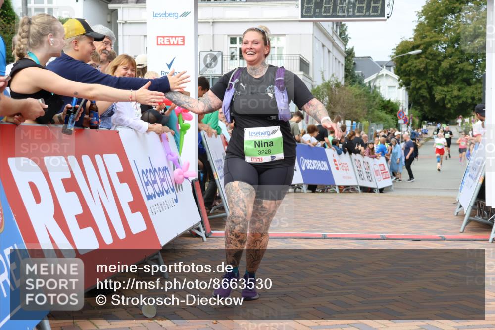 31.08.2025 - 21. Blankeneser Heldenlauf Strokosch-Dieckow http://msf.ph/oto/8663530 31.08.2025 11:20:31 Ziel 3040, 3237, 3228 meine-sportfotos.de