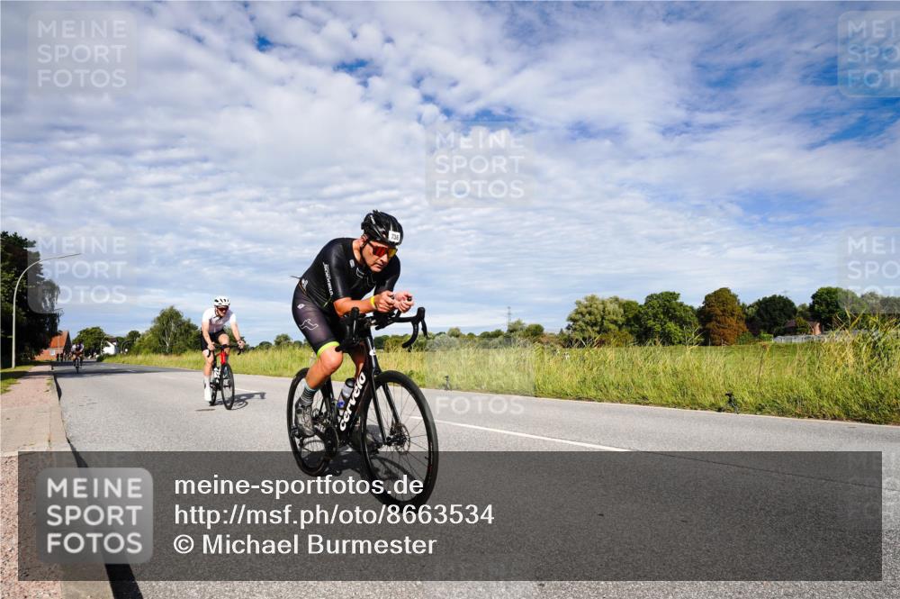 31.08.2025 - Elbe Triathlon Hamburg Michael Burmester http://msf.ph/oto/8663534 31.08.2025 09:38:55 Radfahren 457, 521, 611, 736 meine-sportfotos.de