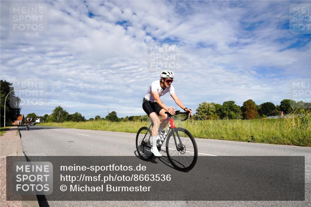 31.08.2025 - Elbe Triathlon Hamburg Michael Burmester http://msf.ph/oto/8663536 31.08.2025 09:38:56 Radfahren 457, 521, 611, 736 meine-sportfotos.de