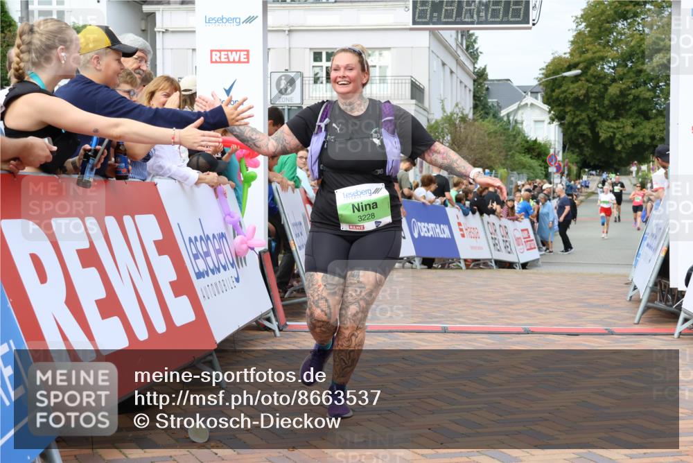 31.08.2025 - 21. Blankeneser Heldenlauf Strokosch-Dieckow http://msf.ph/oto/8663537 31.08.2025 11:20:30 Ziel 3040, 3237, 3228 meine-sportfotos.de