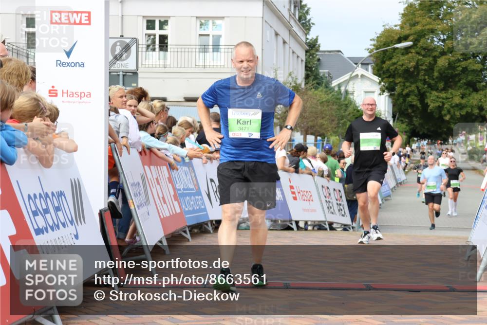 31.08.2025 - 21. Blankeneser Heldenlauf Strokosch-Dieckow http://msf.ph/oto/8663561 31.08.2025 11:02:04 Ziel 3471, 3556 meine-sportfotos.de