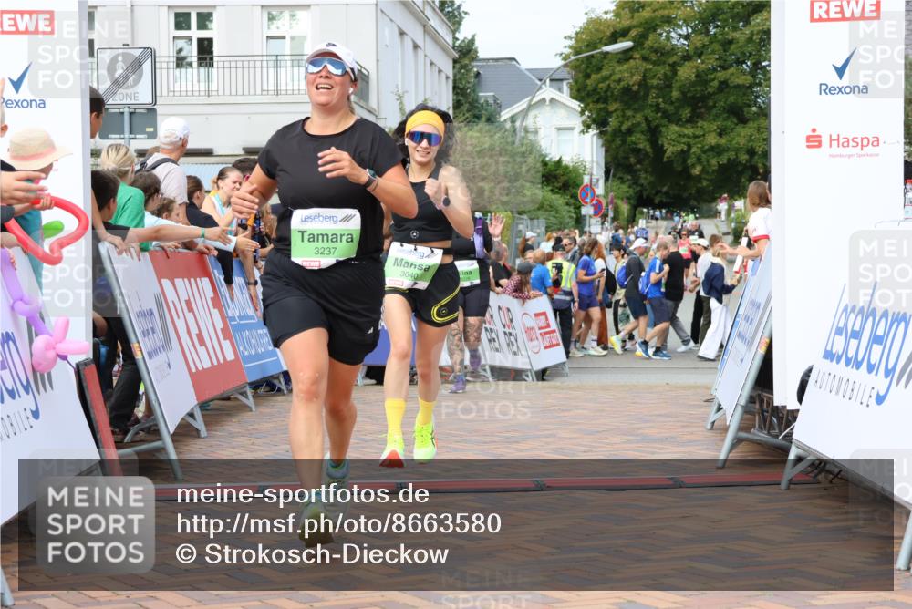 31.08.2025 - 21. Blankeneser Heldenlauf Strokosch-Dieckow http://msf.ph/oto/8663580 31.08.2025 11:20:26 Ziel 3040, 3237, 3214, 3228 meine-sportfotos.de