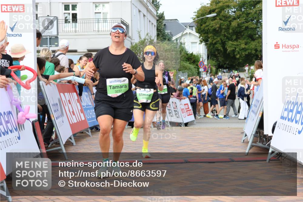 31.08.2025 - 21. Blankeneser Heldenlauf Strokosch-Dieckow http://msf.ph/oto/8663597 31.08.2025 11:20:26 Ziel 3040, 3237, 3214, 3228 meine-sportfotos.de