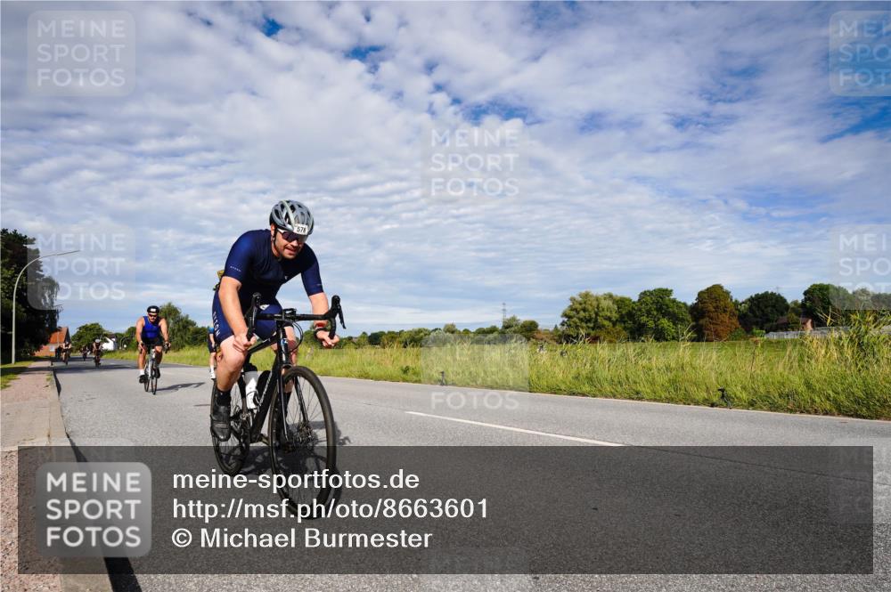 31.08.2025 - Elbe Triathlon Hamburg Michael Burmester http://msf.ph/oto/8663601 31.08.2025 09:40:01 Radfahren 334, 348, 418, 432, 499, 536, 576, 698, 774 meine-sportfotos.de