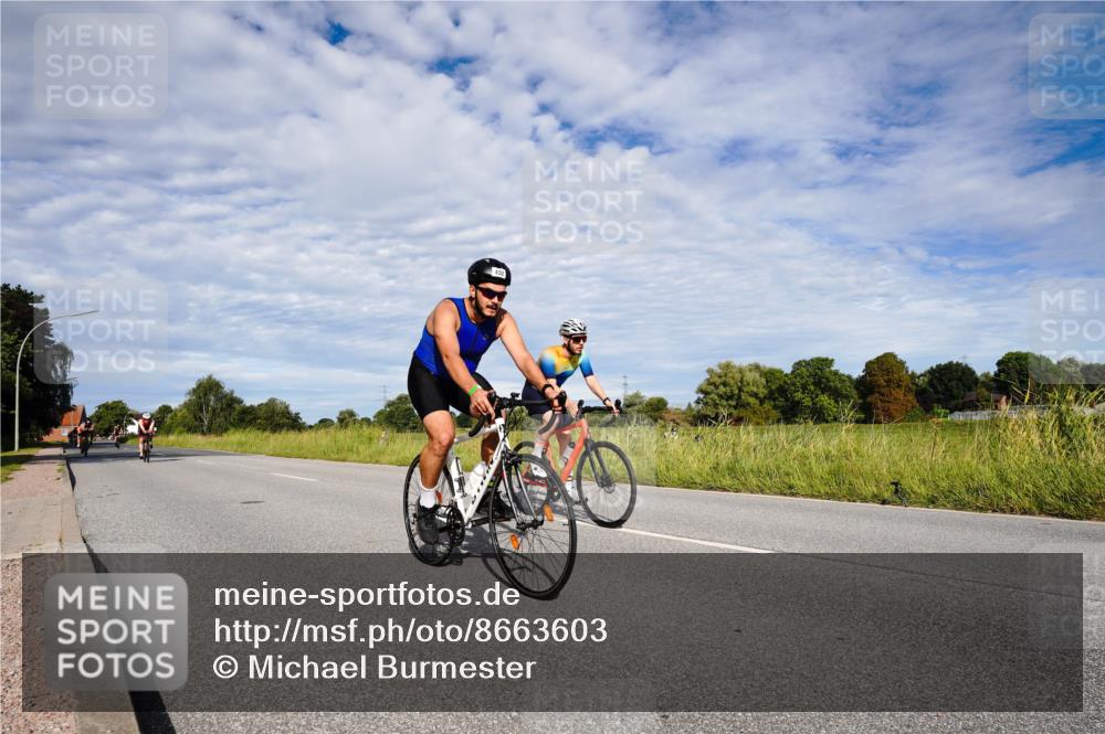 31.08.2025 - Elbe Triathlon Hamburg Michael Burmester http://msf.ph/oto/8663603 31.08.2025 09:40:02 Radfahren 334, 348, 418, 432, 499, 536, 576, 652, 698 meine-sportfotos.de