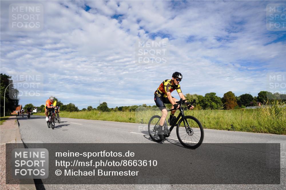 31.08.2025 - Elbe Triathlon Hamburg Michael Burmester http://msf.ph/oto/8663610 31.08.2025 09:40:07 Radfahren 265, 316, 334, 348, 434, 471, 499, 536, 652, 698, 725 meine-sportfotos.de