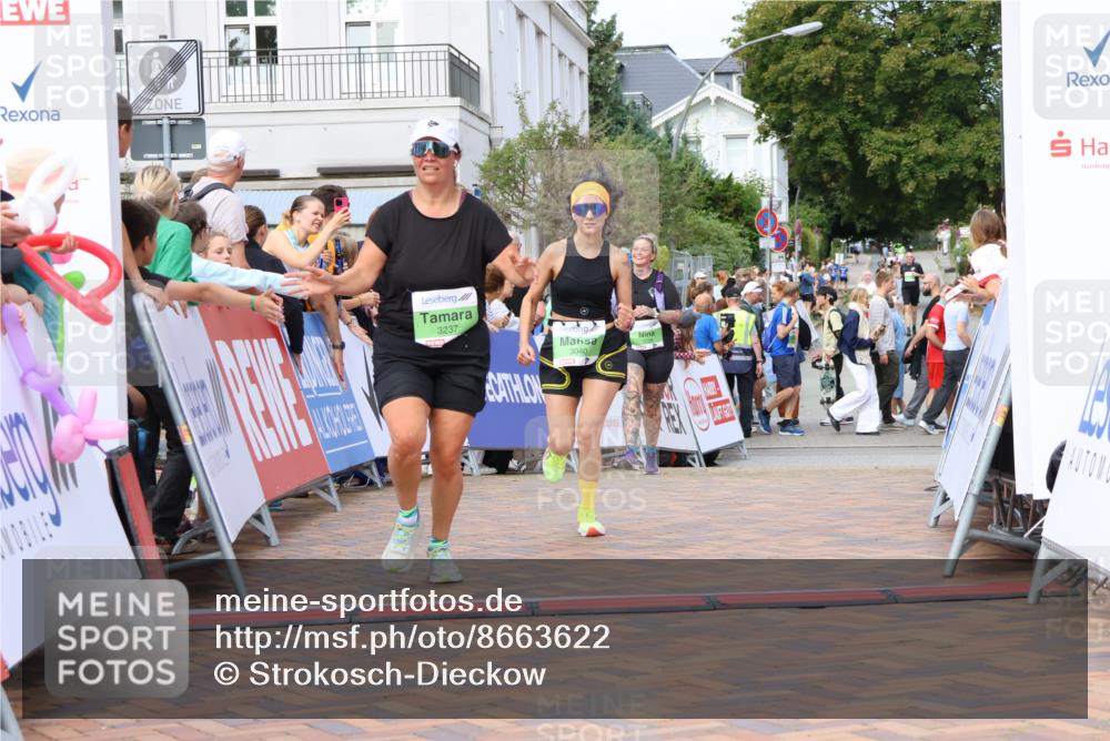 31.08.2025 - 21. Blankeneser Heldenlauf Strokosch-Dieckow http://msf.ph/oto/8663622 31.08.2025 11:20:26 Ziel 3040, 3237, 3214, 3228 meine-sportfotos.de