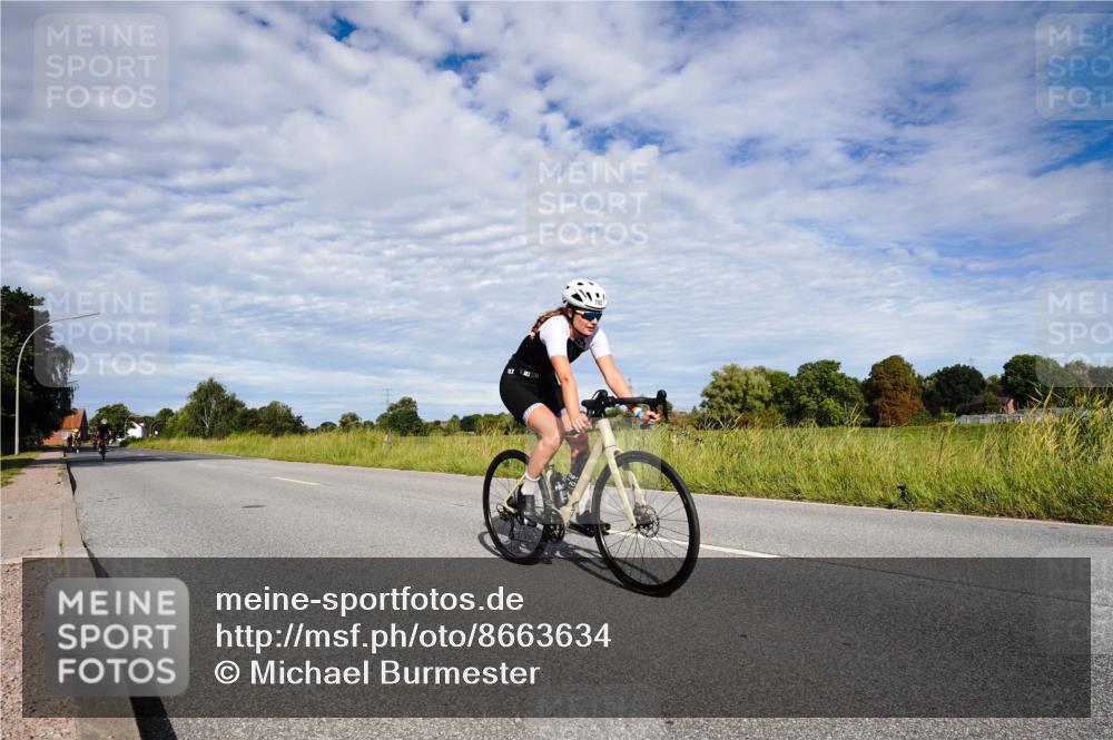 31.08.2025 - Elbe Triathlon Hamburg Michael Burmester http://msf.ph/oto/8663634 31.08.2025 09:40:18 Radfahren 301, 406, 459, 462, 525, 625, 627, 785 meine-sportfotos.de