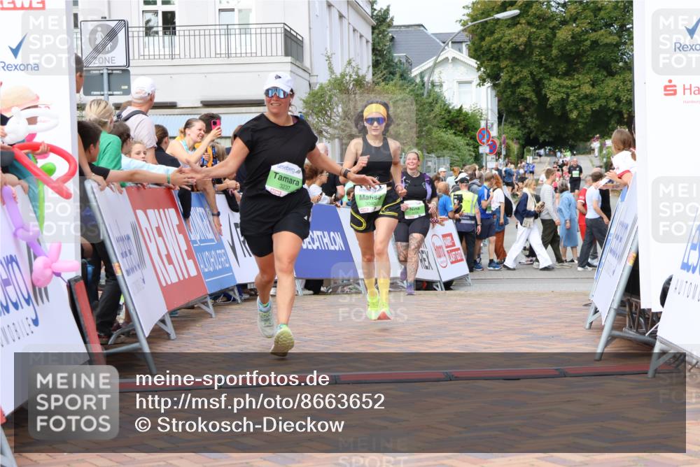 31.08.2025 - 21. Blankeneser Heldenlauf Strokosch-Dieckow http://msf.ph/oto/8663652 31.08.2025 11:20:25 Ziel 3040, 3237, 3214, 3189, 3228 meine-sportfotos.de