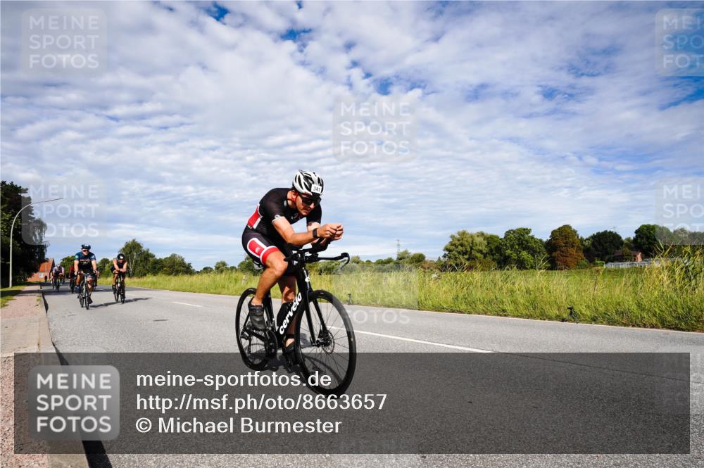 31.08.2025 - Elbe Triathlon Hamburg Michael Burmester http://msf.ph/oto/8663657 31.08.2025 09:40:44 Radfahren 246, 341, 415, 417, 444, 451, 619, 716, 805, 830, 840 meine-sportfotos.de