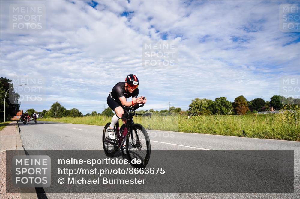 31.08.2025 - Elbe Triathlon Hamburg Michael Burmester http://msf.ph/oto/8663675 31.08.2025 09:40:55 Radfahren 258, 320, 477, 550, 558, 564, 601, 645, 711, 748 meine-sportfotos.de