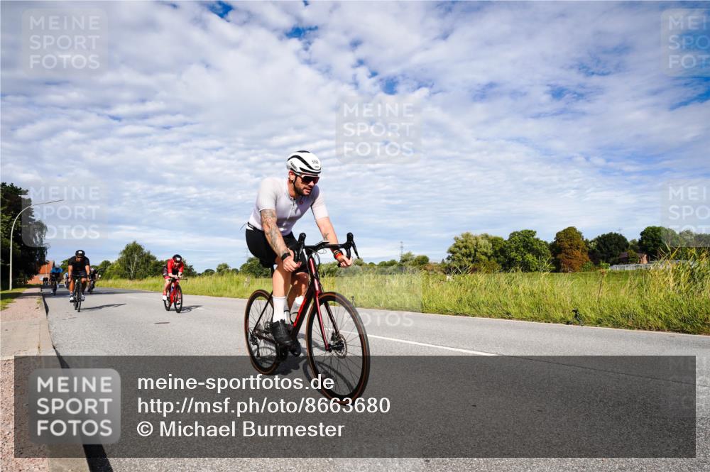 31.08.2025 - Elbe Triathlon Hamburg Michael Burmester http://msf.ph/oto/8663680 31.08.2025 09:40:58 Radfahren 258, 320, 496, 546, 550, 558, 564, 601, 711, 748 meine-sportfotos.de