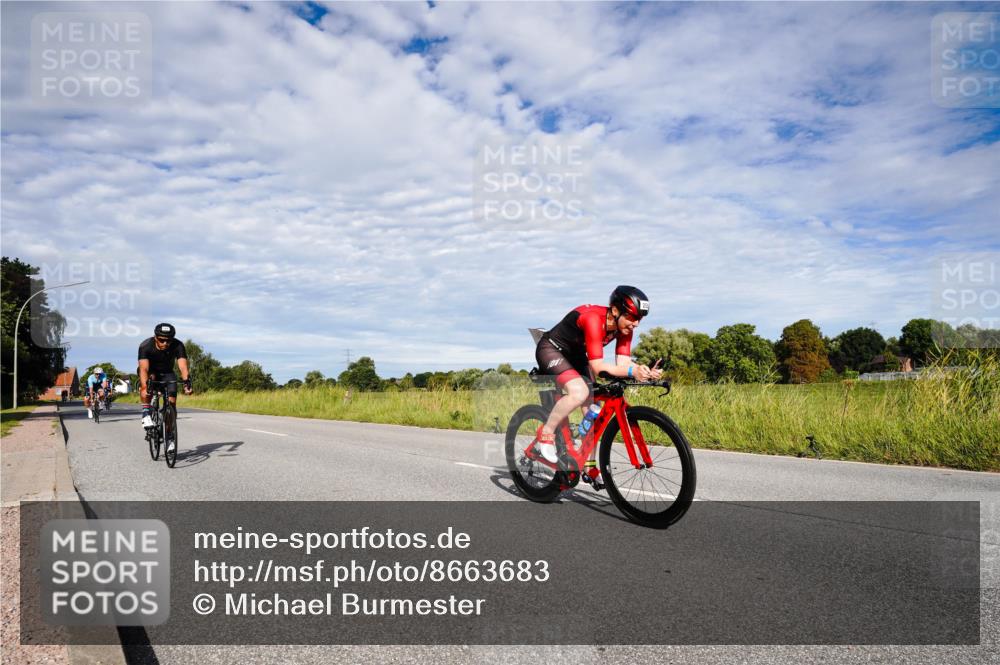 31.08.2025 - Elbe Triathlon Hamburg Michael Burmester http://msf.ph/oto/8663683 31.08.2025 09:40:59 Radfahren 258, 320, 496, 546, 550, 558, 564, 711, 748 meine-sportfotos.de