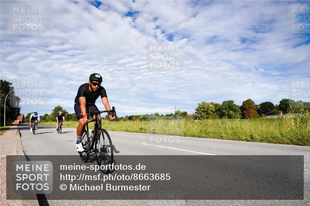 31.08.2025 - Elbe Triathlon Hamburg Michael Burmester http://msf.ph/oto/8663685 31.08.2025 09:41:00 Radfahren 258, 320, 496, 546, 550, 558, 564, 711, 748 meine-sportfotos.de