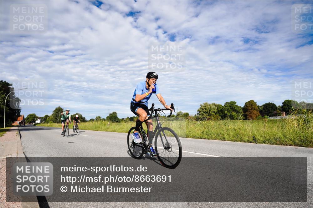 31.08.2025 - Elbe Triathlon Hamburg Michael Burmester http://msf.ph/oto/8663691 31.08.2025 09:41:03 Radfahren 496, 546, 550, 673, 711, 748, 848 meine-sportfotos.de