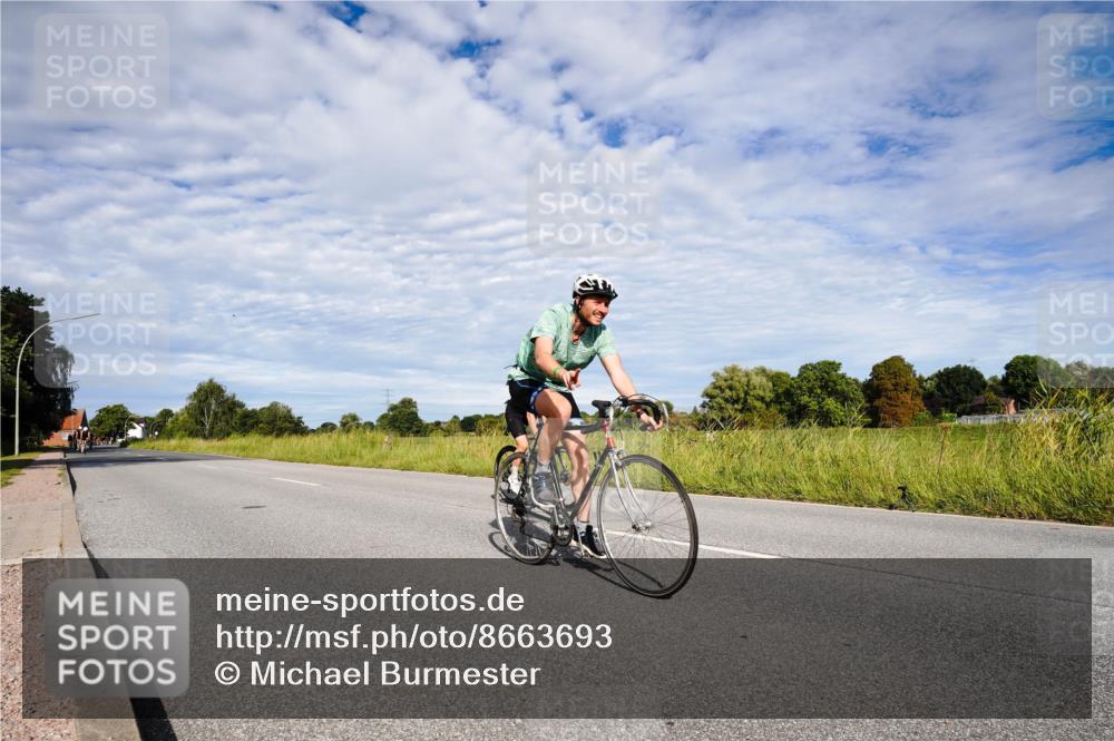31.08.2025 - Elbe Triathlon Hamburg Michael Burmester http://msf.ph/oto/8663693 31.08.2025 09:41:04 Radfahren 496, 523, 546, 673, 748, 848 meine-sportfotos.de