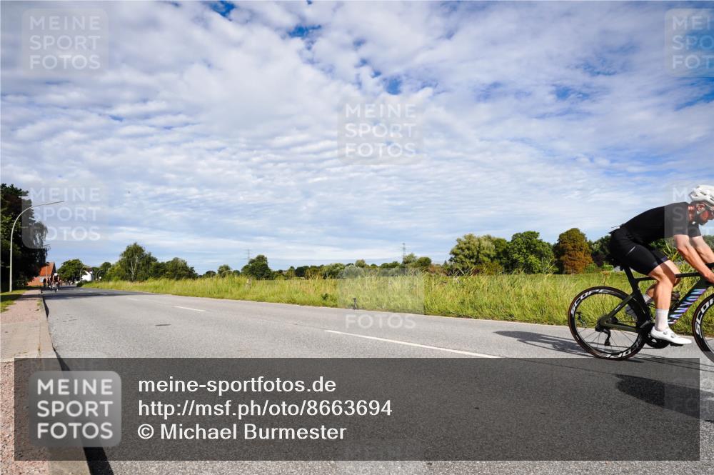 31.08.2025 - Elbe Triathlon Hamburg Michael Burmester http://msf.ph/oto/8663694 31.08.2025 09:41:04 Radfahren 496, 523, 546, 673, 748, 848 meine-sportfotos.de