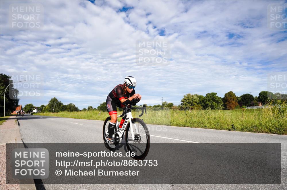 31.08.2025 - Elbe Triathlon Hamburg Michael Burmester http://msf.ph/oto/8663753 31.08.2025 09:41:47 Radfahren 266, 376, 829, 910 meine-sportfotos.de