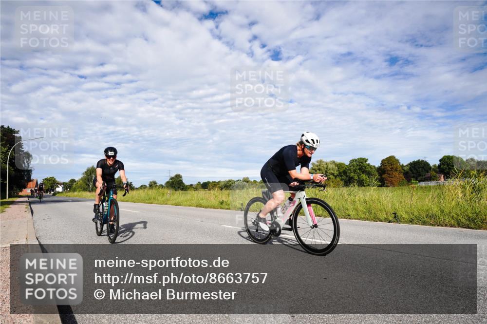 31.08.2025 - Elbe Triathlon Hamburg Michael Burmester http://msf.ph/oto/8663757 31.08.2025 09:41:53 Radfahren 266, 376, 579, 681, 910 meine-sportfotos.de