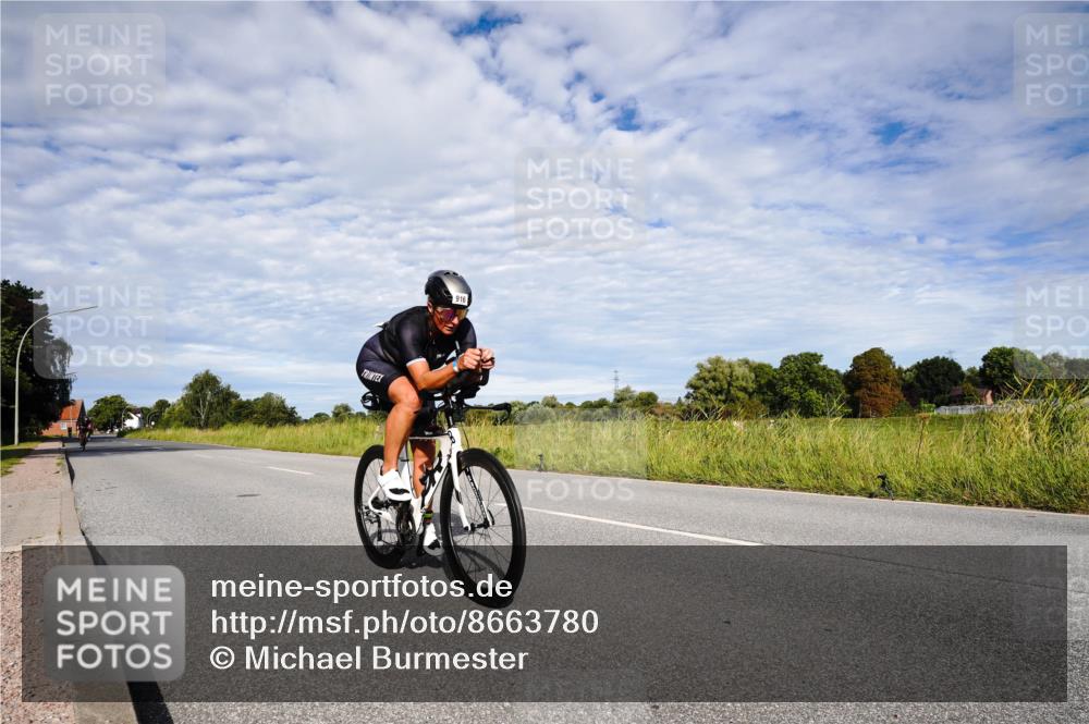 31.08.2025 - Elbe Triathlon Hamburg Michael Burmester http://msf.ph/oto/8663780 31.08.2025 09:42:21 Radfahren 248, 299, 916, 929 meine-sportfotos.de