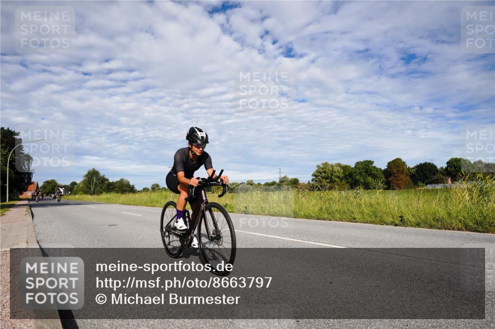31.08.2025 - Elbe Triathlon Hamburg Michael Burmester http://msf.ph/oto/8663797 31.08.2025 09:42:43 Radfahren 247, 268, 361, 505, 615, 715, 811, 884, 893 meine-sportfotos.de
