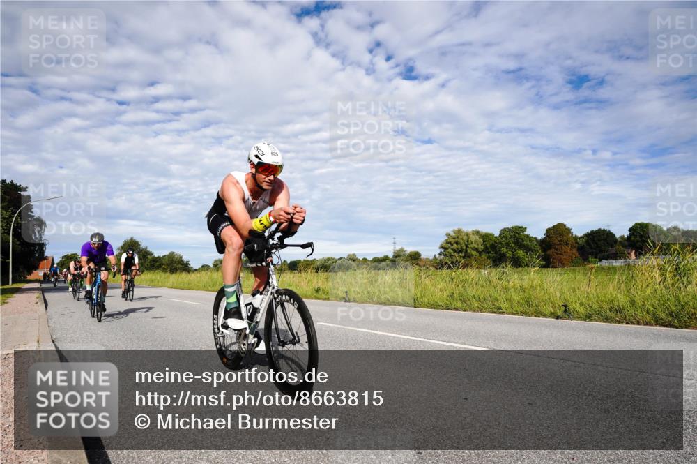 31.08.2025 - Elbe Triathlon Hamburg Michael Burmester http://msf.ph/oto/8663815 31.08.2025 09:42:53 Radfahren 311, 414, 438, 486, 490, 522, 629, 648, 665, 882, 893 meine-sportfotos.de