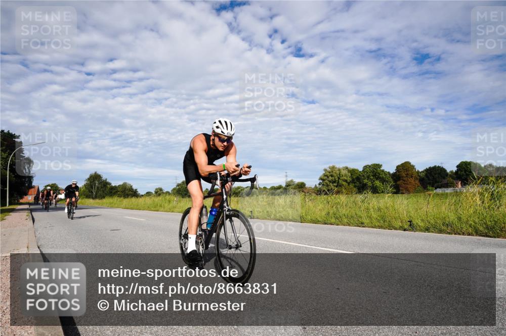 31.08.2025 - Elbe Triathlon Hamburg Michael Burmester http://msf.ph/oto/8663831 31.08.2025 09:43:00 Radfahren 321, 324, 414, 623, 624, 732, 833, 837, 882 meine-sportfotos.de