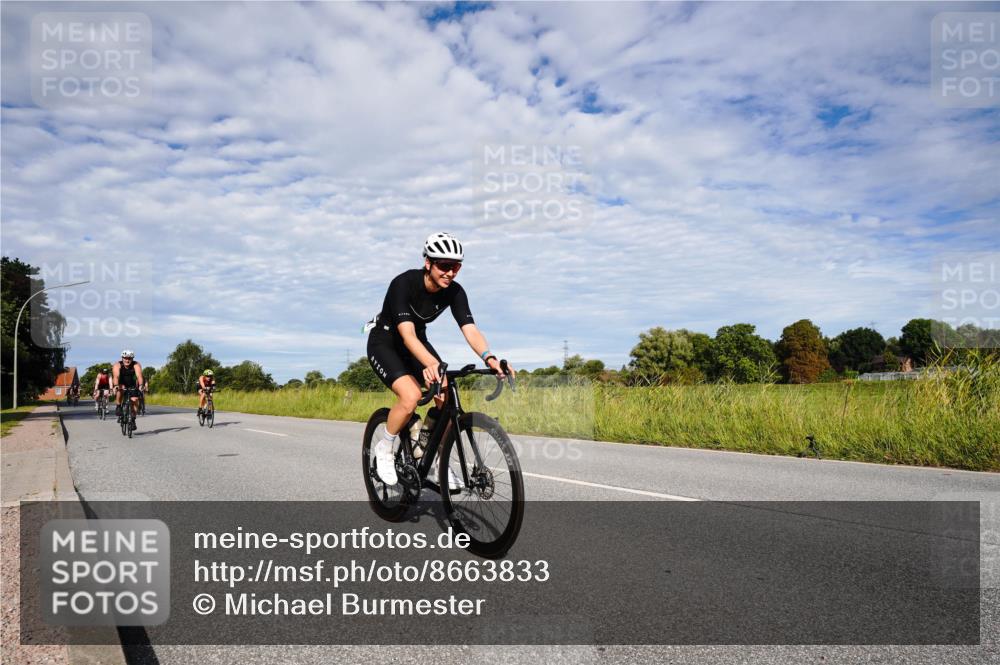 31.08.2025 - Elbe Triathlon Hamburg Michael Burmester http://msf.ph/oto/8663833 31.08.2025 09:43:01 Radfahren 321, 324, 414, 623, 624, 732, 795, 833, 837 meine-sportfotos.de