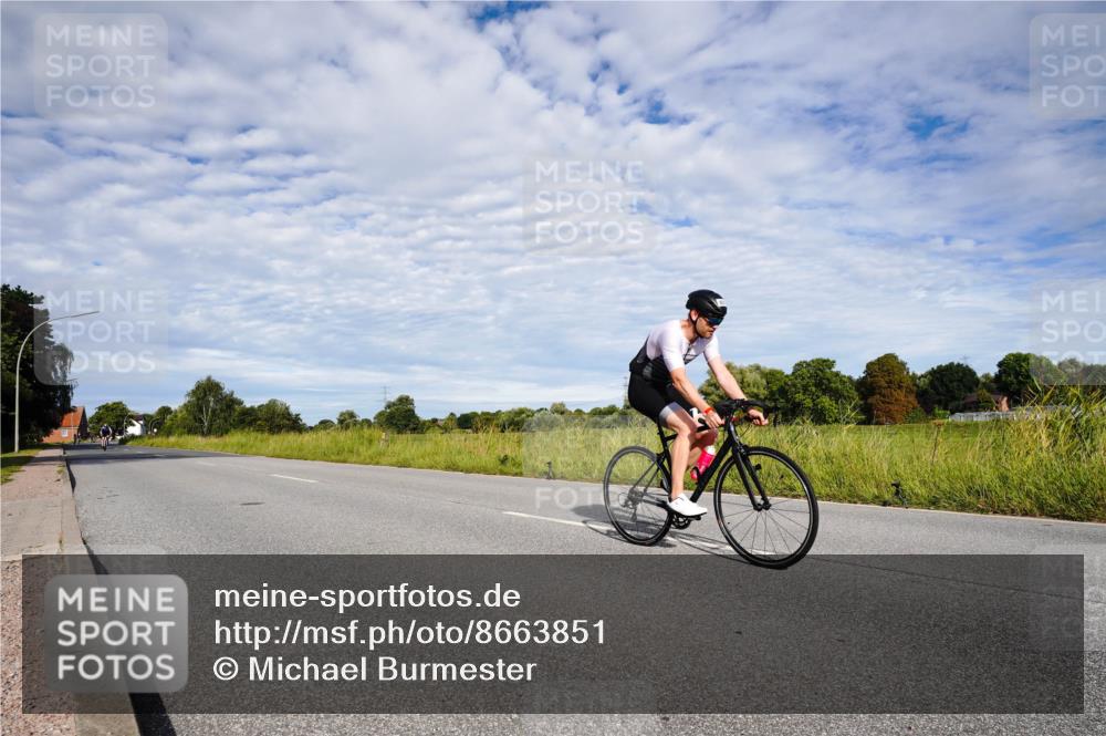 31.08.2025 - Elbe Triathlon Hamburg Michael Burmester http://msf.ph/oto/8663851 31.08.2025 09:43:09 Radfahren 321, 605, 622, 795 meine-sportfotos.de