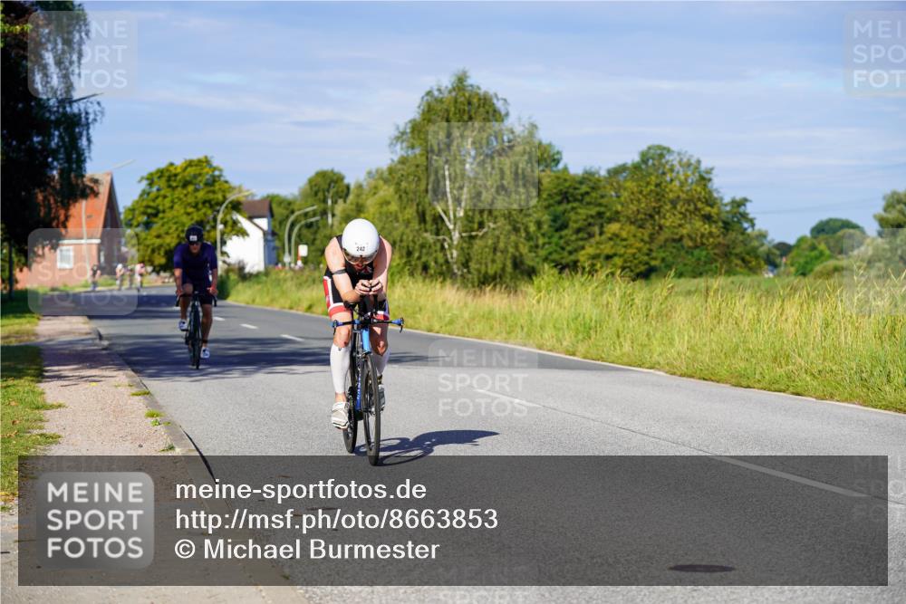 31.08.2025 - Elbe Triathlon Hamburg Michael Burmester http://msf.ph/oto/8663853 31.08.2025 09:20:43 Radfahren 228, 242, 289, 422, 561 meine-sportfotos.de