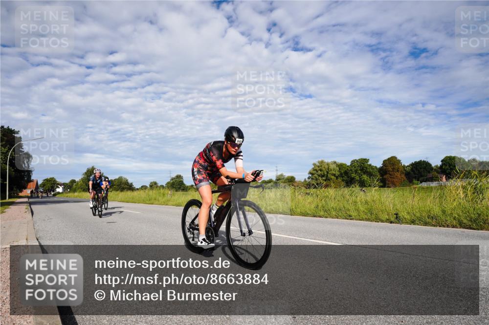 31.08.2025 - Elbe Triathlon Hamburg Michael Burmester http://msf.ph/oto/8663884 31.08.2025 09:43:48 Radfahren 377, 450, 563, 602, 800, 845, 908 meine-sportfotos.de